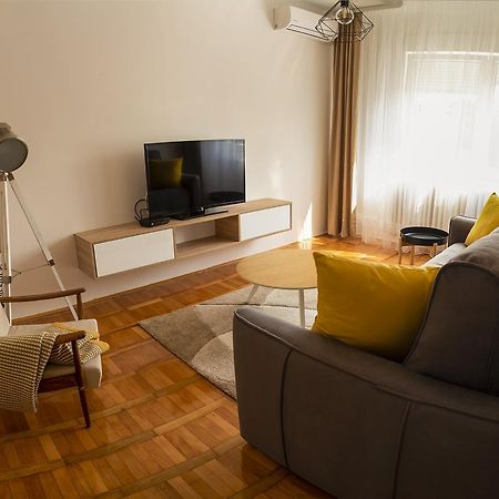 Apartman No.5 Novi Sad Buitenkant foto