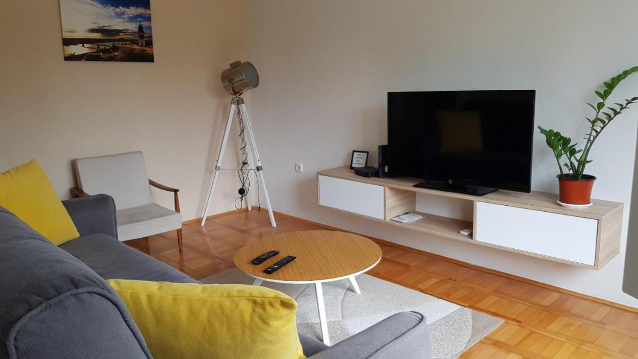Apartman No.5 Novi Sad Buitenkant foto
