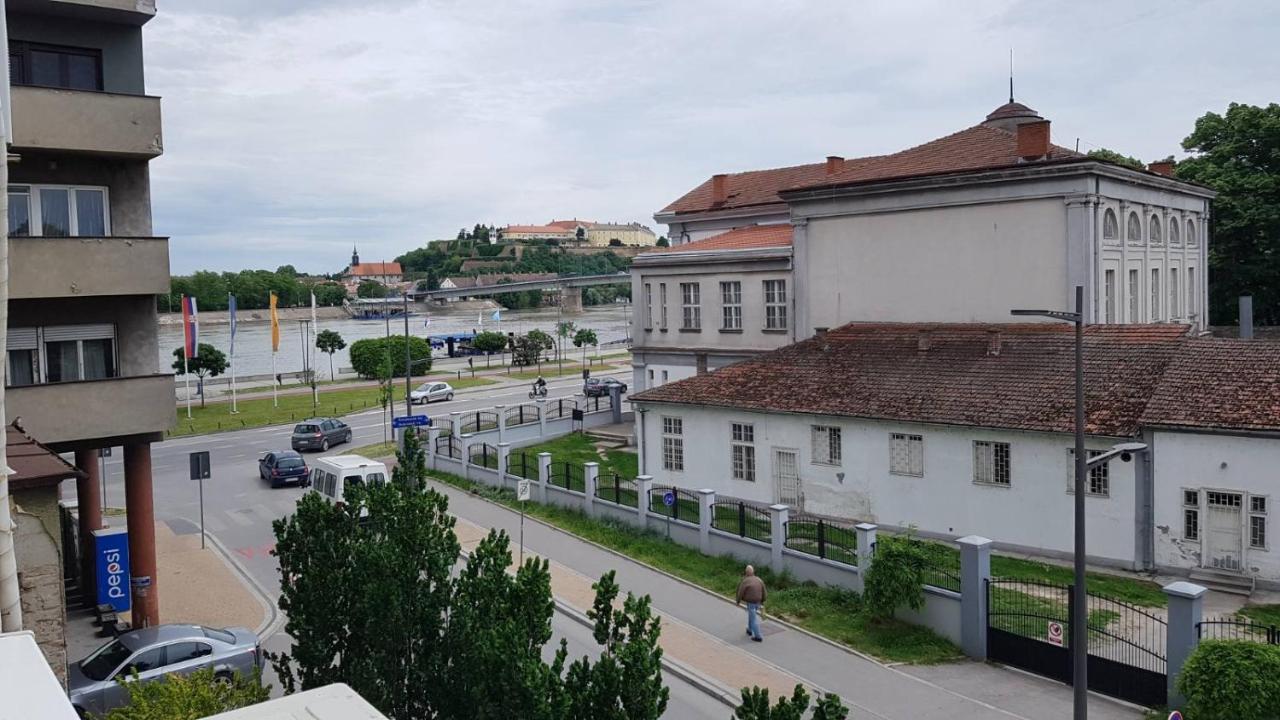 Apartman No.5 Novi Sad Buitenkant foto